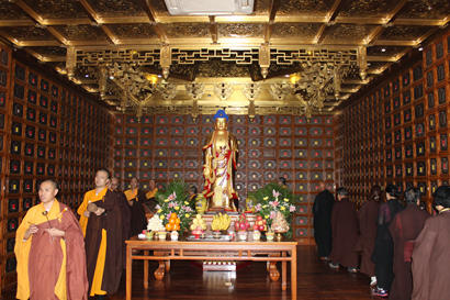 广州市大佛寺僧俗大众赴佛世山庄秋季祭祖