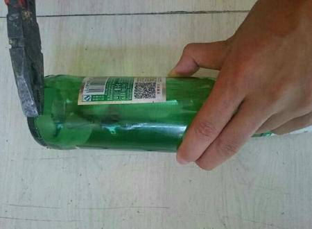 女朋友要钻石男子用啤酒瓶做绿钻该分手吗