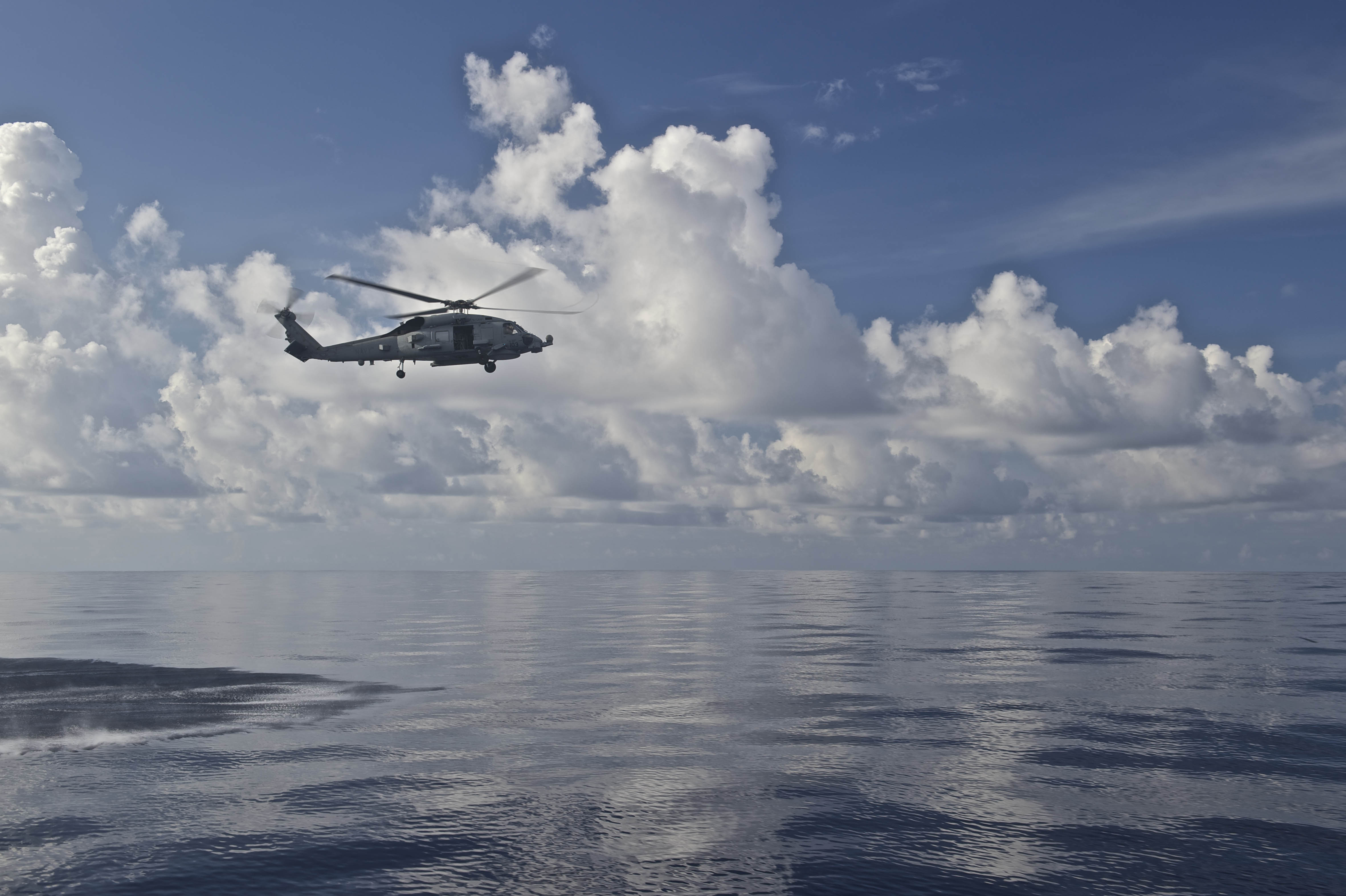 美海军十一期间在南海反潜演习日媒称制衡中国