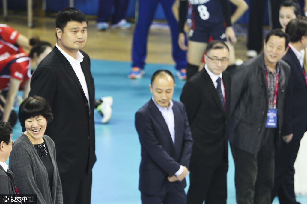 2016年10月28日,上海,16/17中国排球联赛开幕式,姚明,郎平现身开球