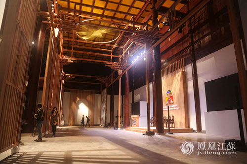 艺术装置《浮阁》由东南大学艺术学院副教授皮志伟与观朴博物馆榫卯