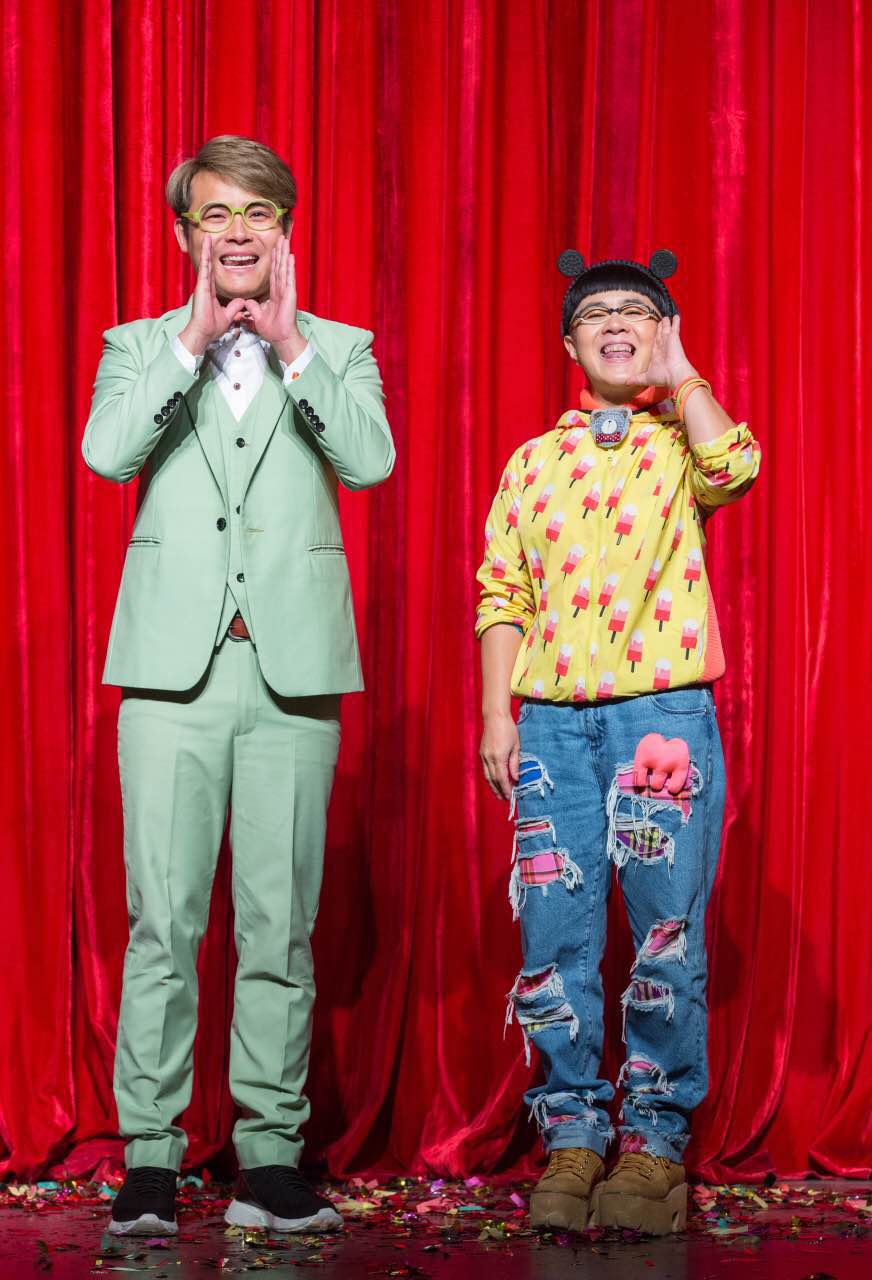 金龟子与青蛙王子值得一提的是,这些演员均是非专业演员,都是向全社会