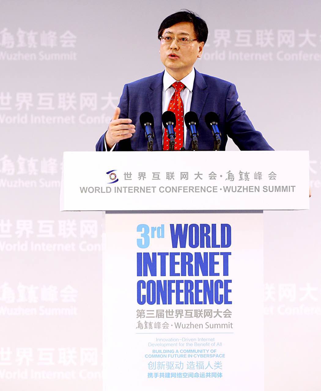 杨元庆谈互联网两大趋势:集成服务和开放技术