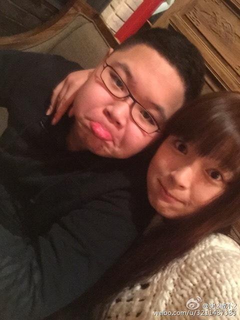 是在pdd身后默默支持他的女人,pdd也曾在直播间上称赞过自己的女朋友