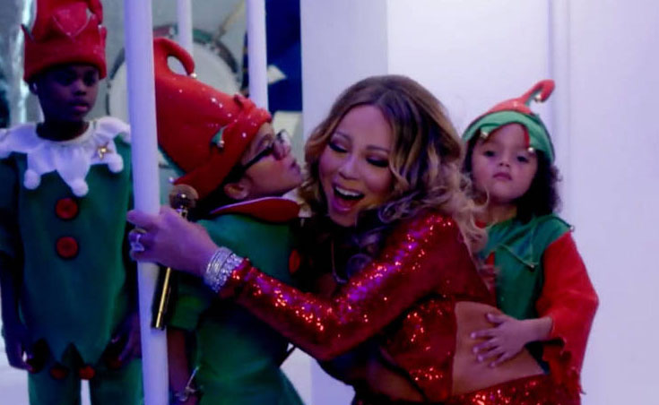 玛丽亚·凯莉带双胞胎录制圣诞视频,好身材太抢镜