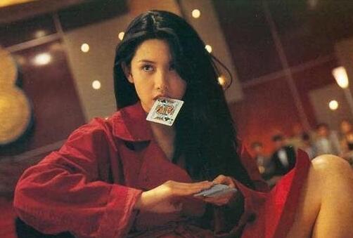 邱淑贞大女儿晒圣诞照 笑容甜美像极了妈妈(图)