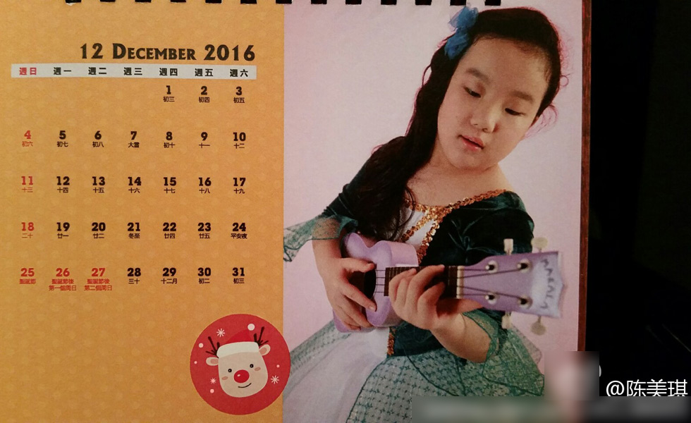 "小青"陈美琪晒与养女合影 59岁仍身材纤细气质优雅
