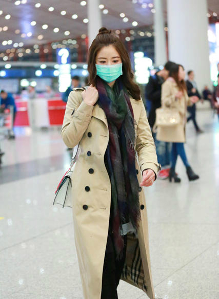 林心如少女味十足 困蒙圈不停揉眼睛