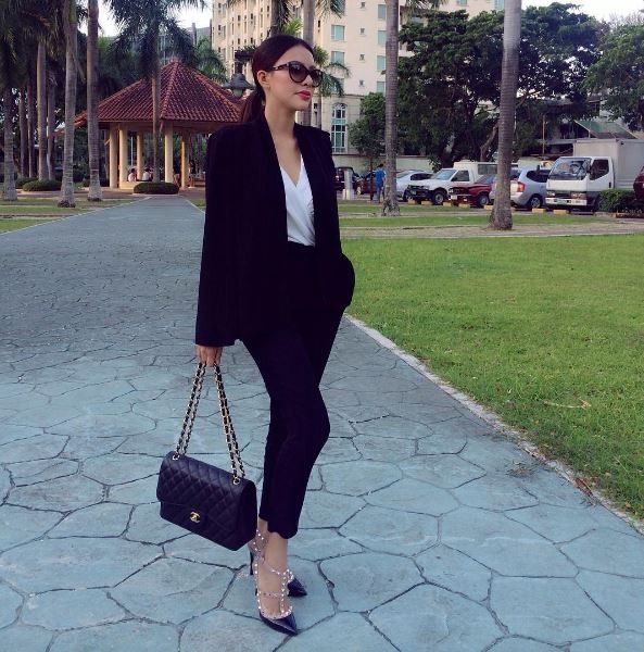 菲律宾"阳光妹"吃螃蟹 把网友都看呆了