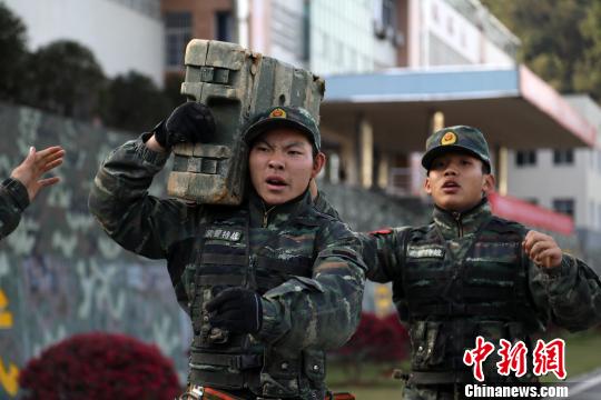 怎么样才可以当武警兵 990f53ea2ab50ad_size32_w540_h360.jpg