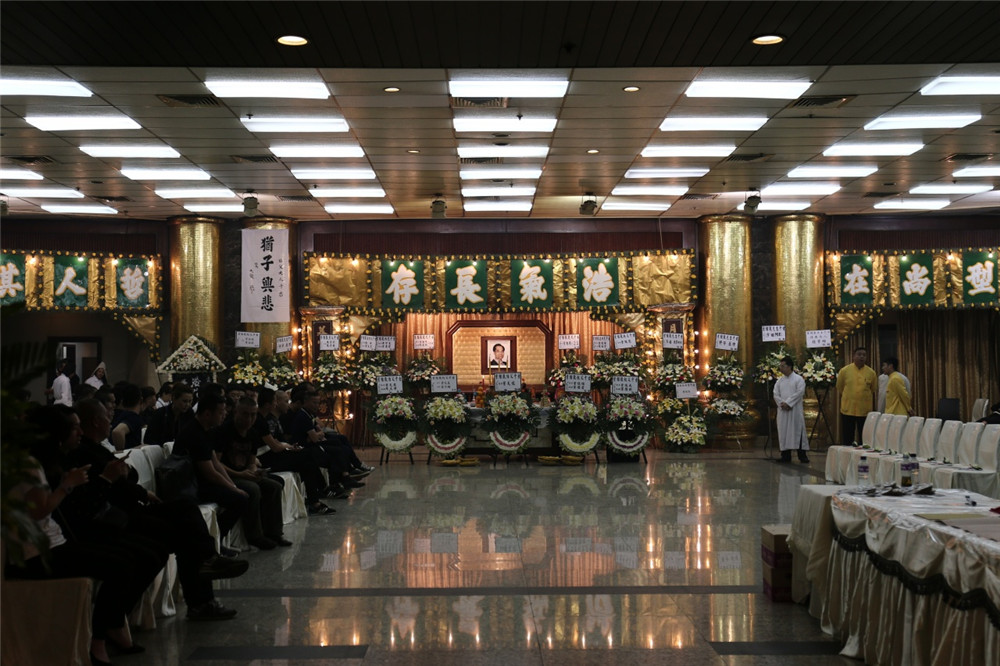 香港"贼王"叶继欢出殡 约120名亲友出席