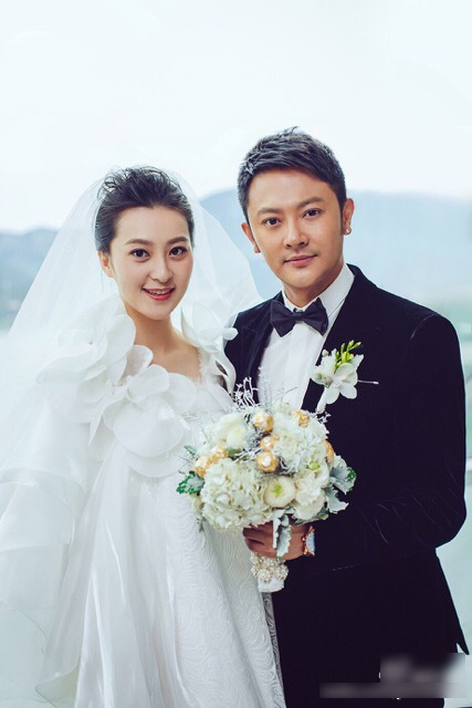印小天被曝遭妻子骗婚损失千万 昔日恩爱照回顾