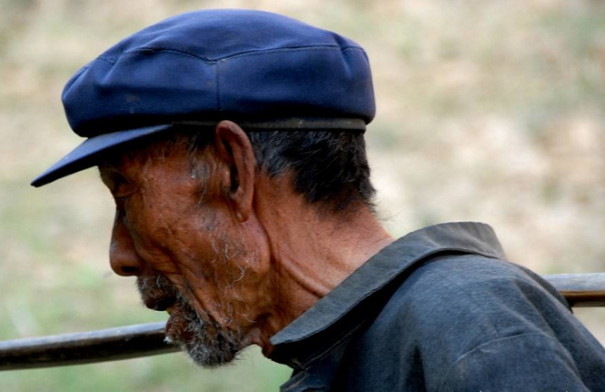 乡村单身汉的生活前景是异常令人堪忧的.