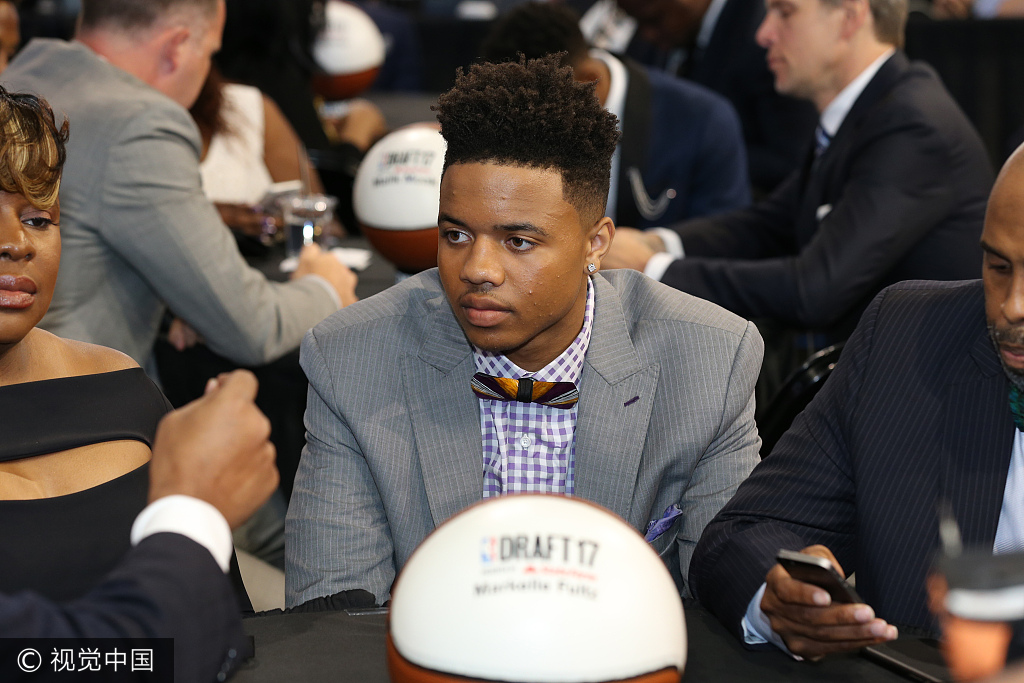 选秀大会-76人选富尔茨湖人摘球哥