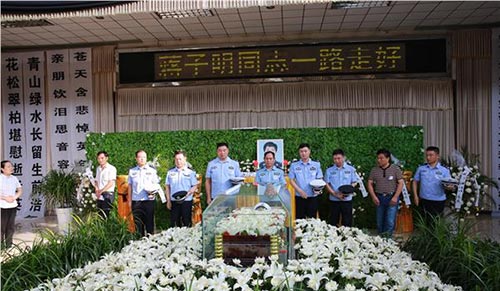 7月25日上午,蒋子明生前同事,好友和被他救助过的