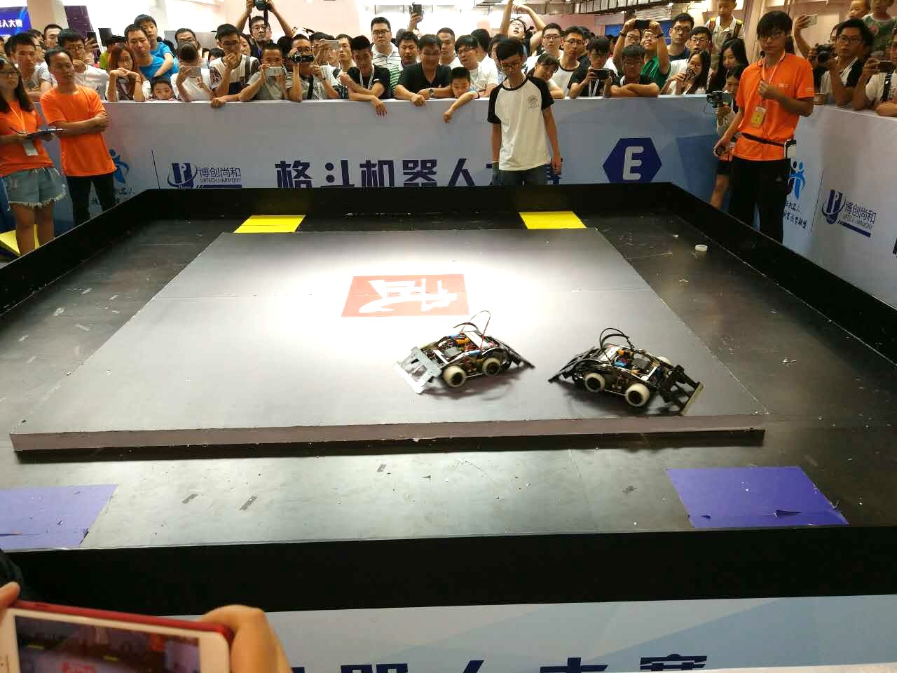 2017世界机器人大赛格斗机器人大赛 中外参赛队云集