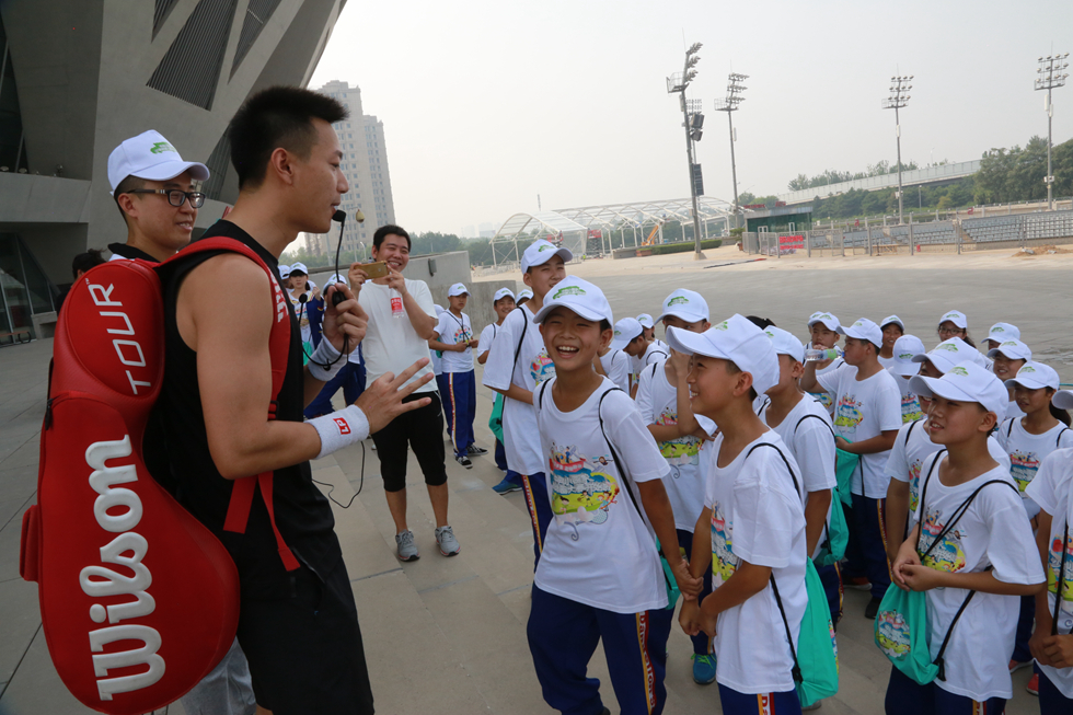 开学季 "中网小画家"为蒲公英中学带来一堂特别的网球公开课