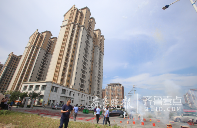 崆峒岛外迁安置项目位于芝罘岛零点立交桥北首,取名为"崆峒岛小区"