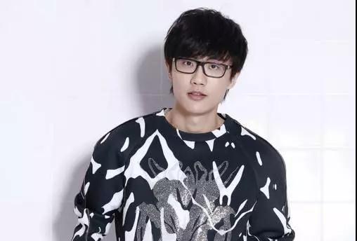 许嵩助阵合肥超大牌生日趴 现场还送iphone 8