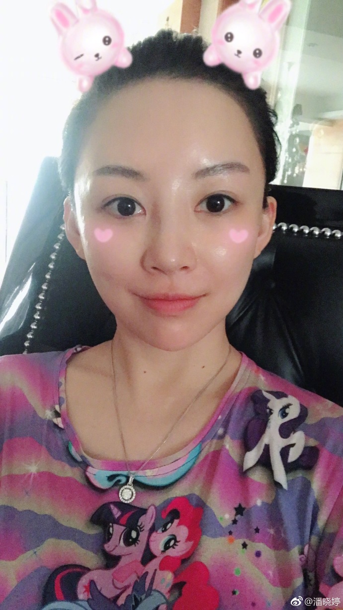 潘晓婷晒自拍 搞怪卖萌