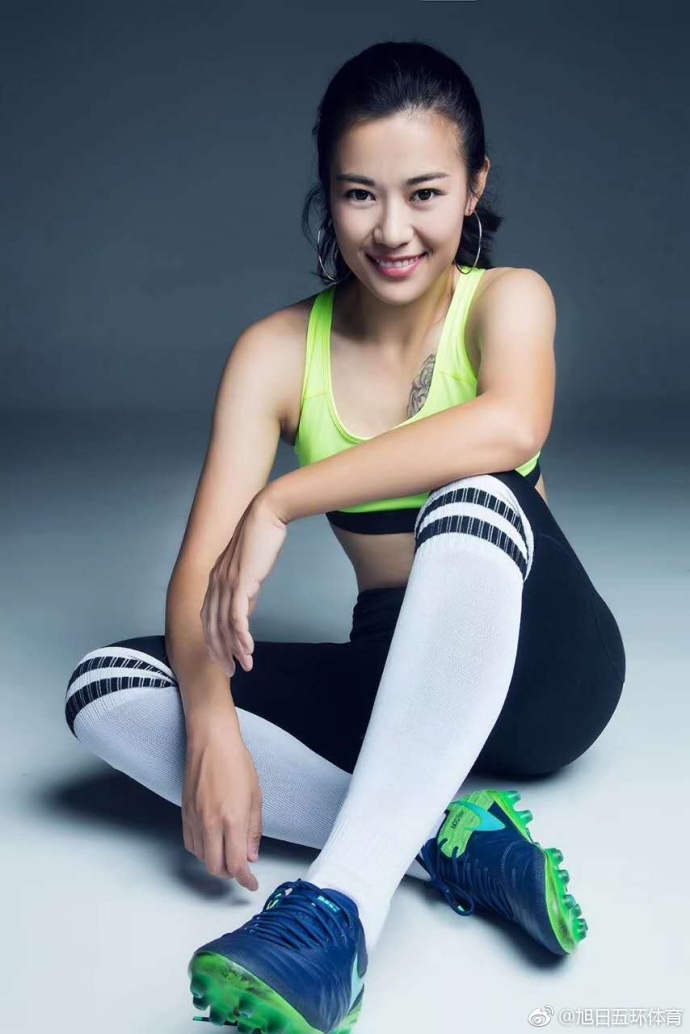 "女足高圆圆"晒照 尽显好身材