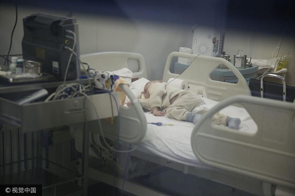 1岁男孩患罕见血液病 3岁姐姐欲移植干细胞救弟