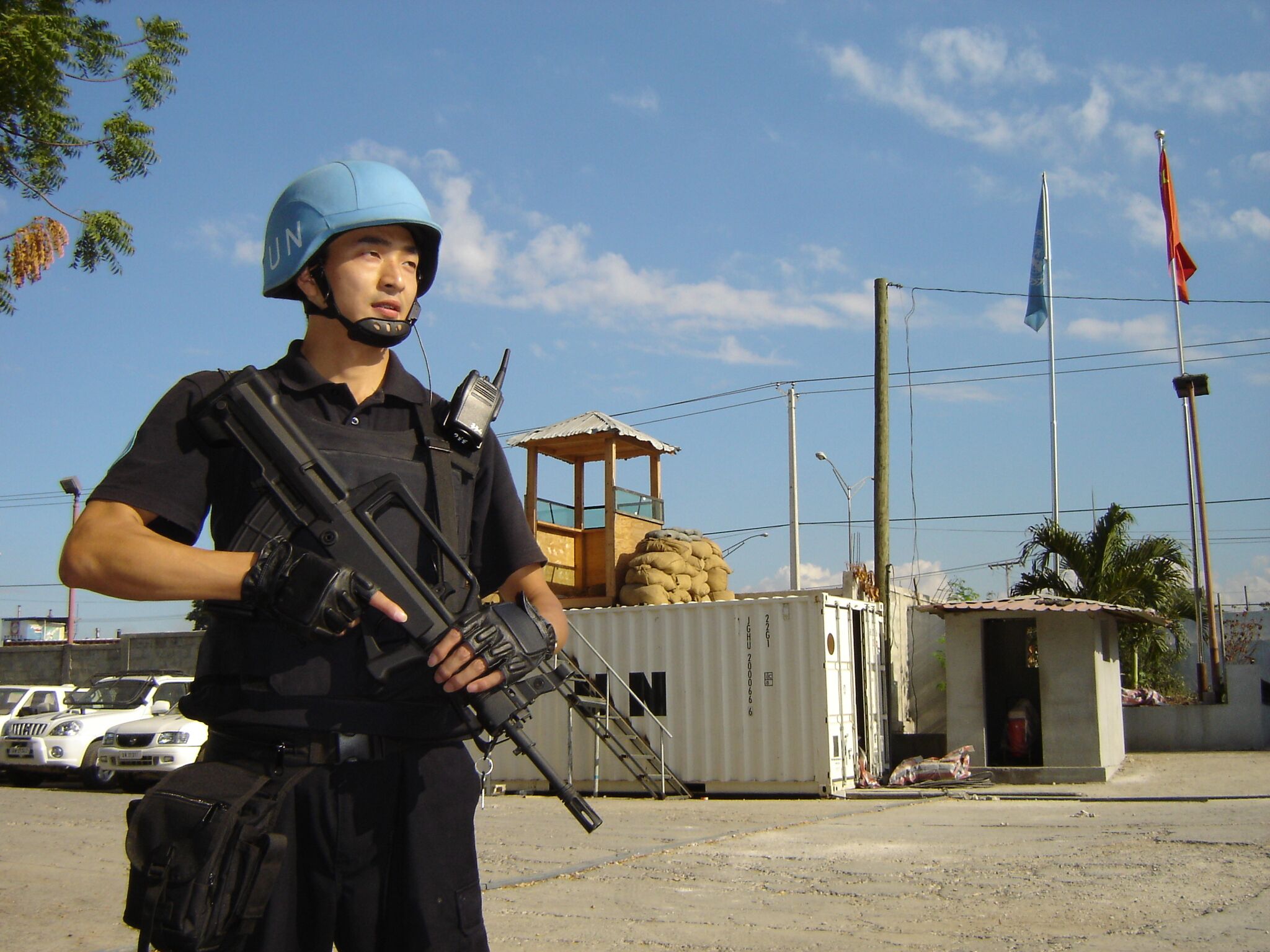 比电影更传奇重庆警察上演现实版拆弹专家