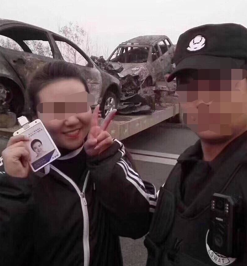 女主播18死车祸现场玩自拍被解雇