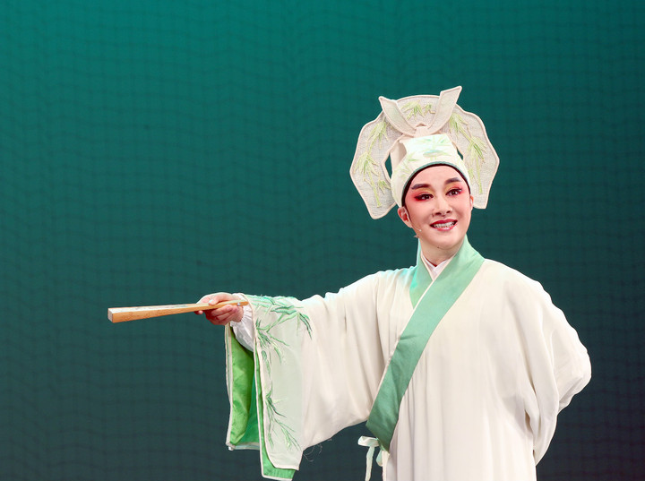 茅威涛卸任"小百花"团长 为更好推广越剧
