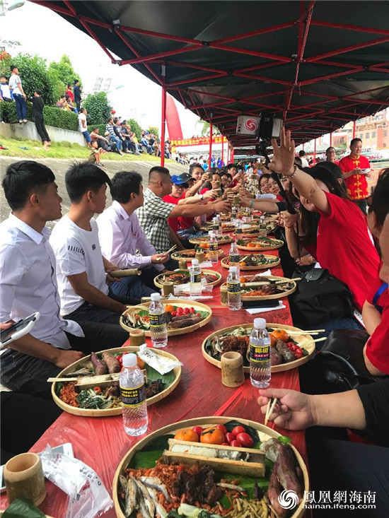 发现海南之美白沙三月三长桌宴近3000人同席