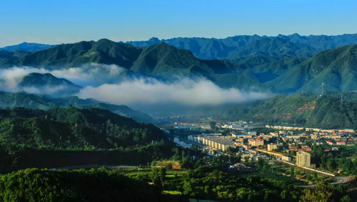 栾川县秋扒乡鸭石村依托重渡沟风景区带动乡村旅游发展助力脱贫攻坚