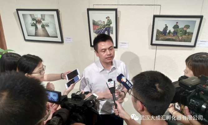 大成汇孵化器总经理刘志云个人军旅题材摄影展开展