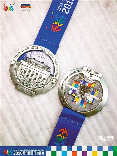 今年的"西马"奖牌充满科技感(资料图片)原标题:西安国际马拉松奖牌"