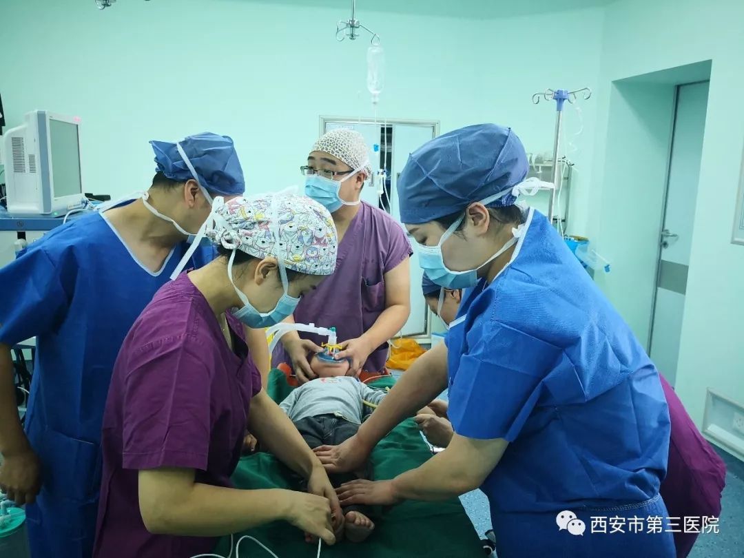 一岁小孩误吞硬币情况危急 市三院医护协力开辟绿色通道