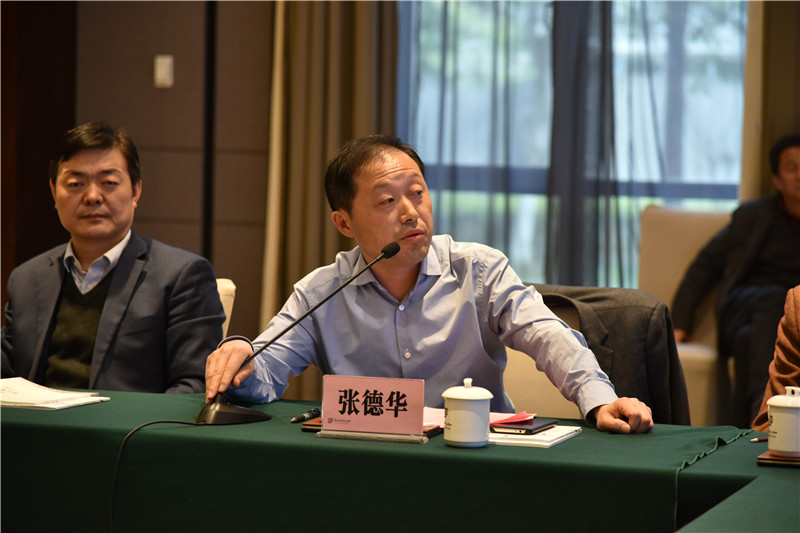 局党组成员,副局长翟玉峰作推介为宣传武汉投资环境和招商引资政策