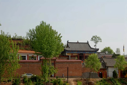 嵩县豫剧团为旧县镇群众送上精彩戏曲演出