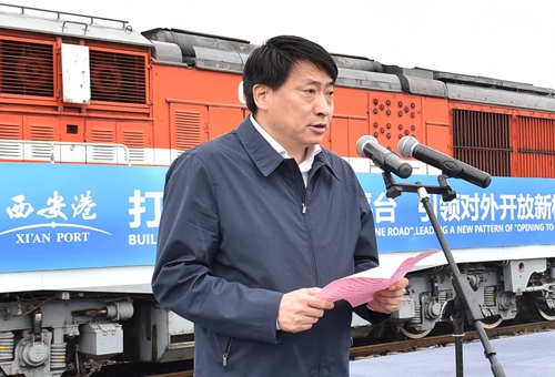 西安国际港务区管委会主任孙艺民介绍中欧班列长安号运营