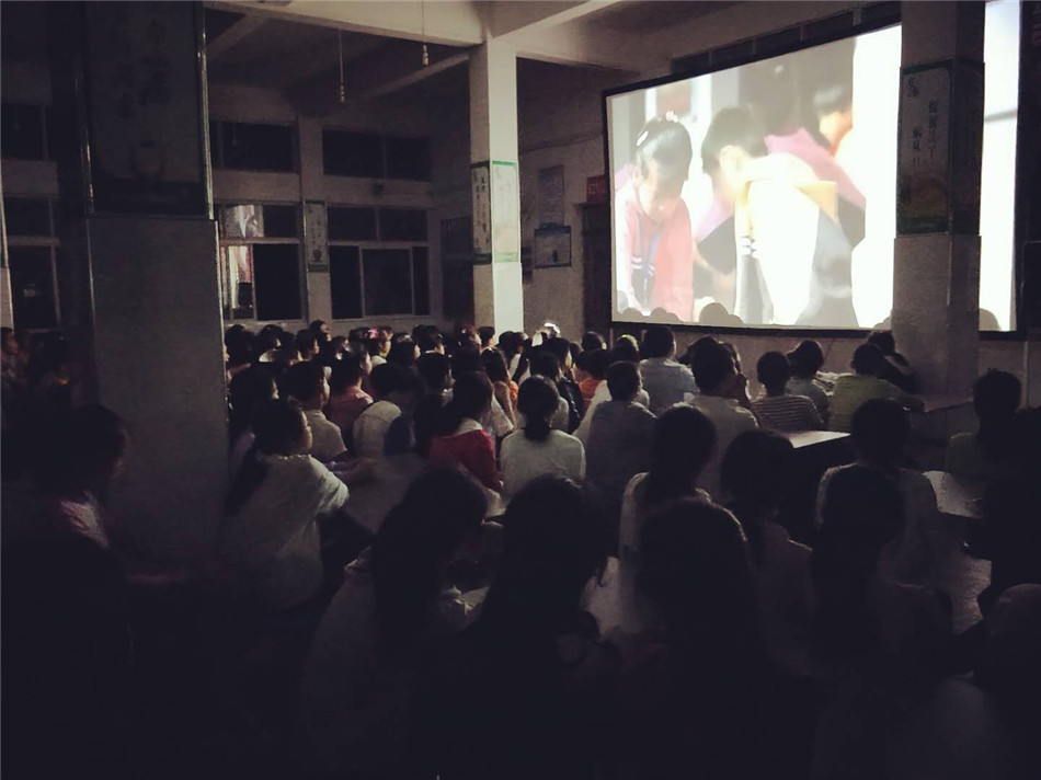 校园教育电影盘点 dc16451c311823c_size103_w950_h712.jpg