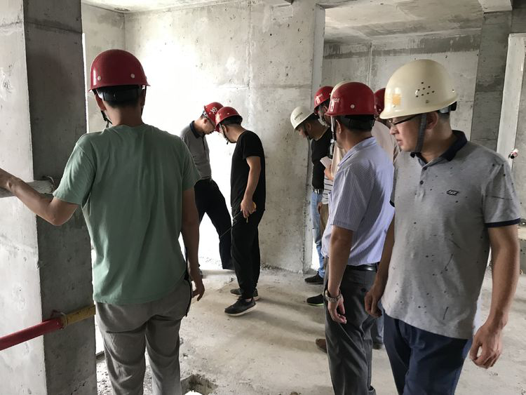 西安经开区建设局开展建筑工地铁腕治霾质量安全生产督导检查