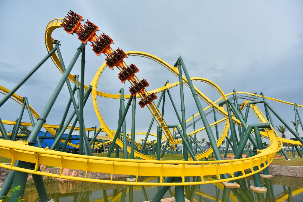 南昌融创乐园:中国最长最快木质过山车——竹林绿蟒种类:木质过山车