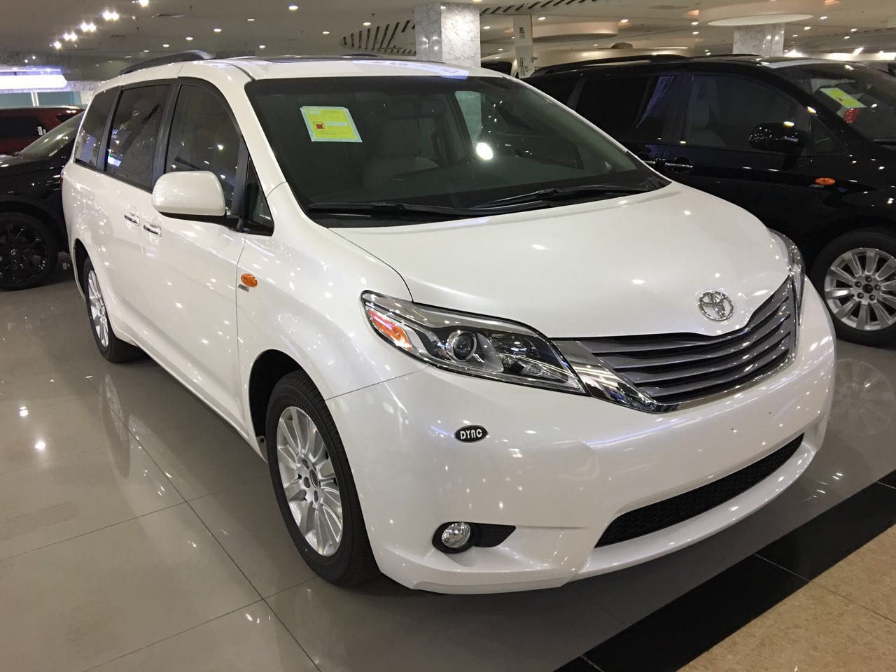 16款丰田塞纳四驱xle优惠促销展厅现车