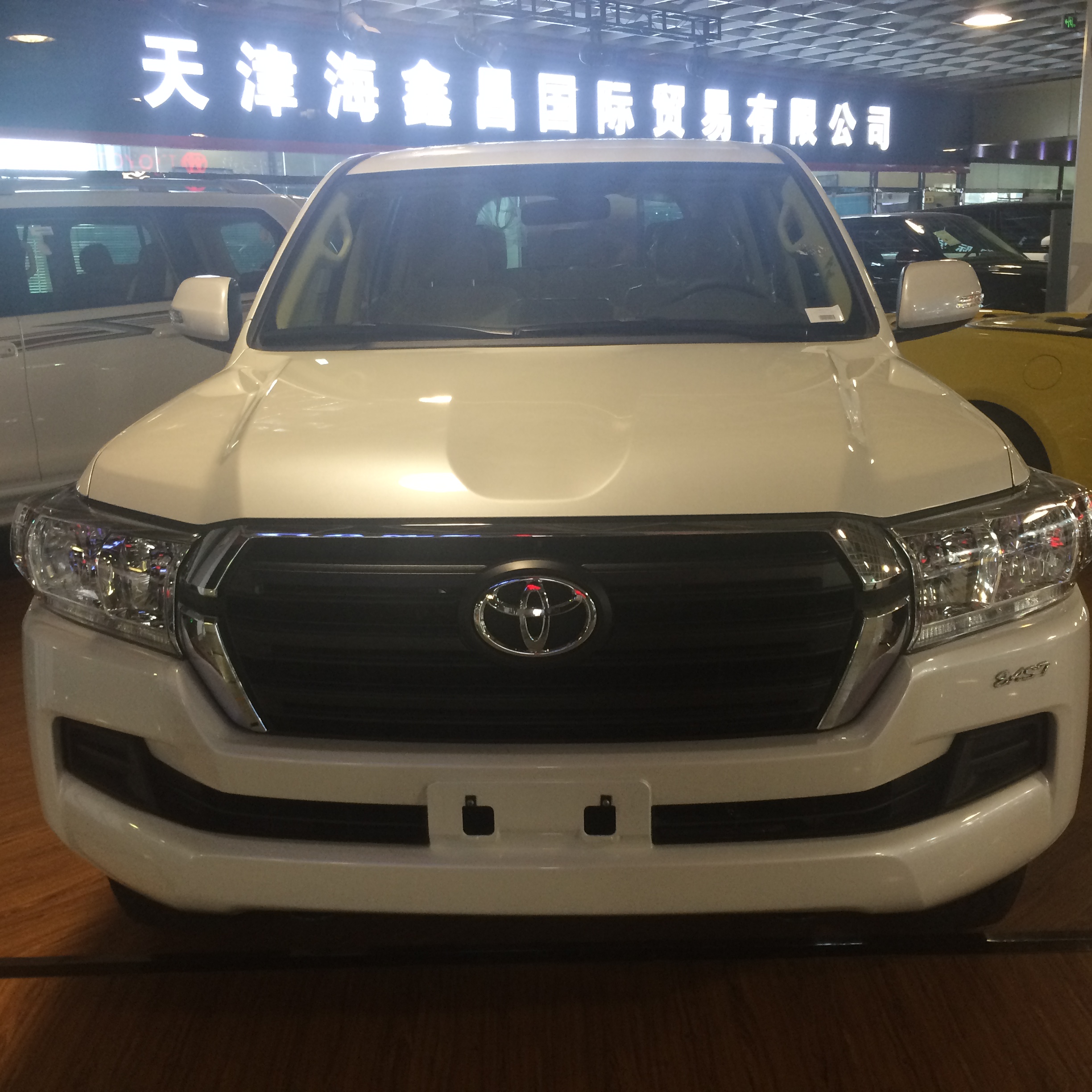 进口现车降价狂甩16款酷路泽4000丐版