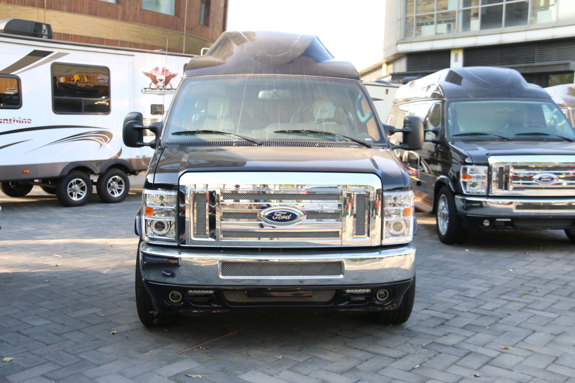 马路上的稀罕物 福特e350改装商务车