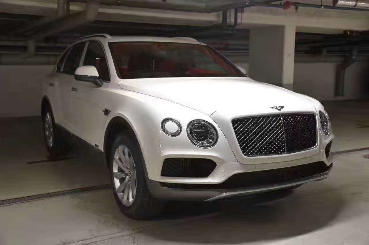 2017款宾利添越v8冰川白四座柴油版现车