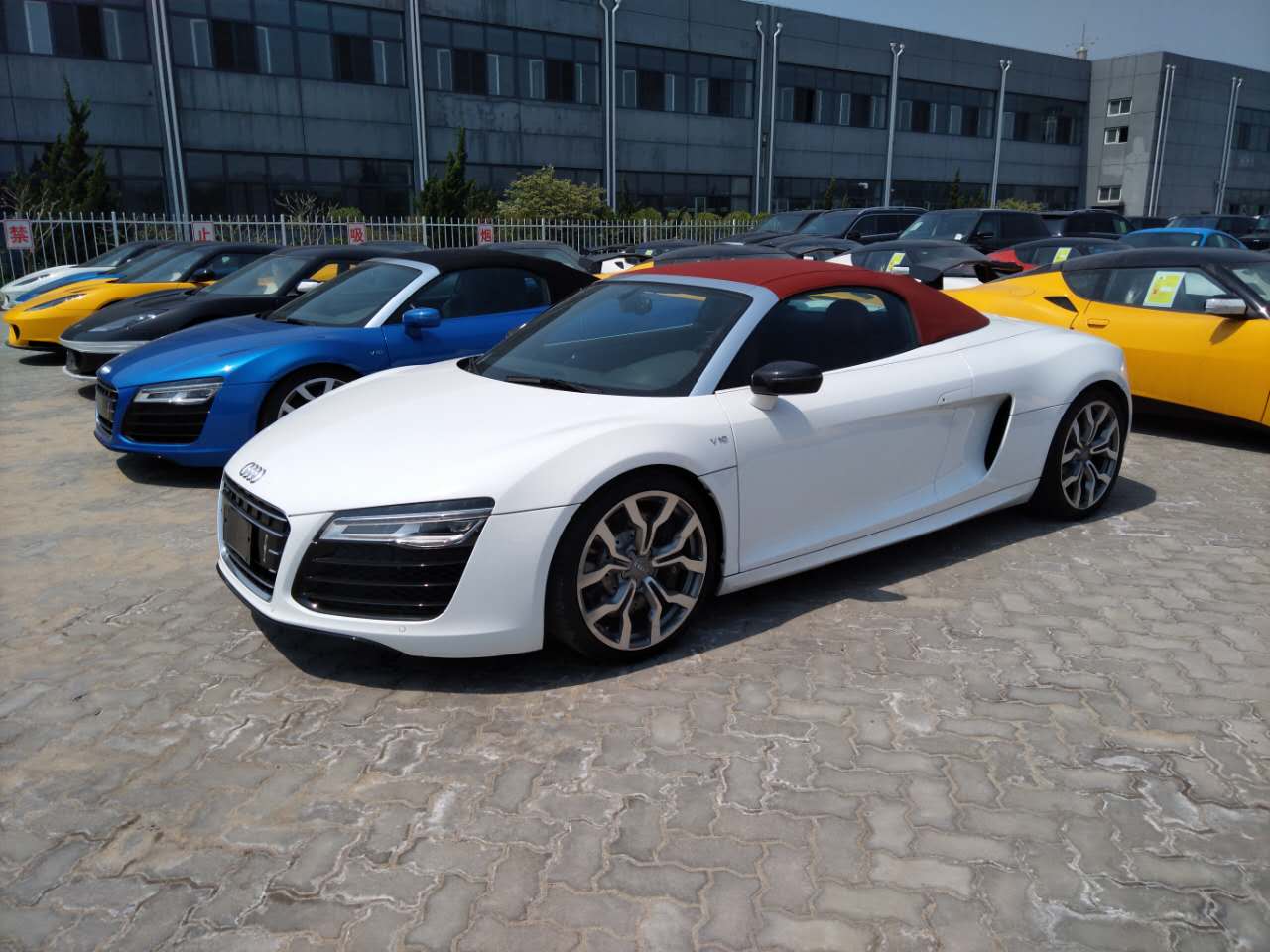 奥迪r8豪华敞篷跑车优惠出售