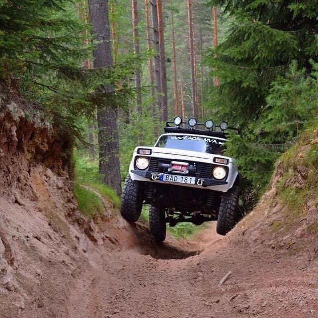 17款俄罗斯拉达niva 展现高能越野-天津隽驰汽车_凤凰网汽车