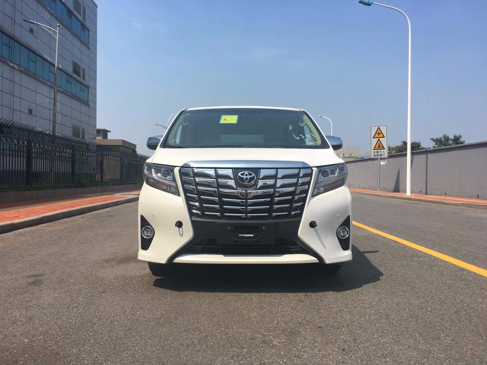 18款埃尔法35l保姆车现在加价多少钱