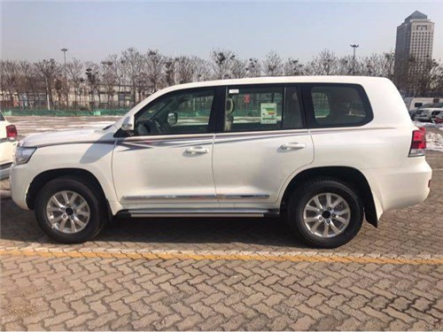 18款陆地巡洋舰现车手续齐当天票