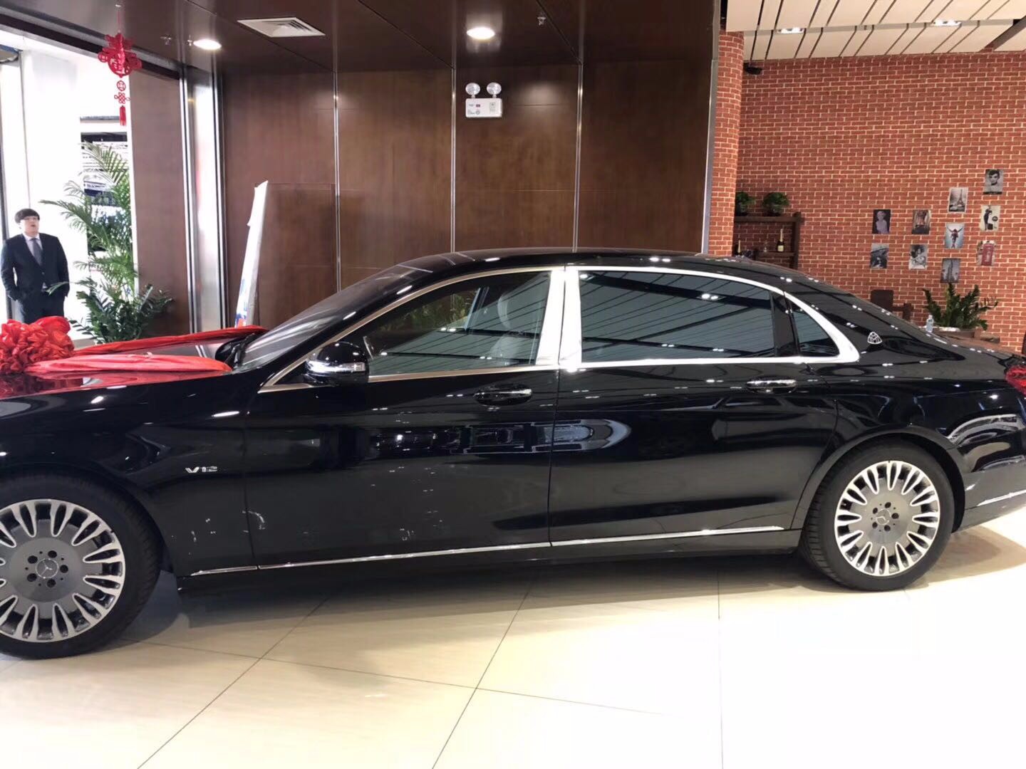 17款迈巴赫s600精美设计顶级商务轿车