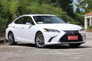 实拍雷克萨斯ES300h 忽略它？不可能！ 